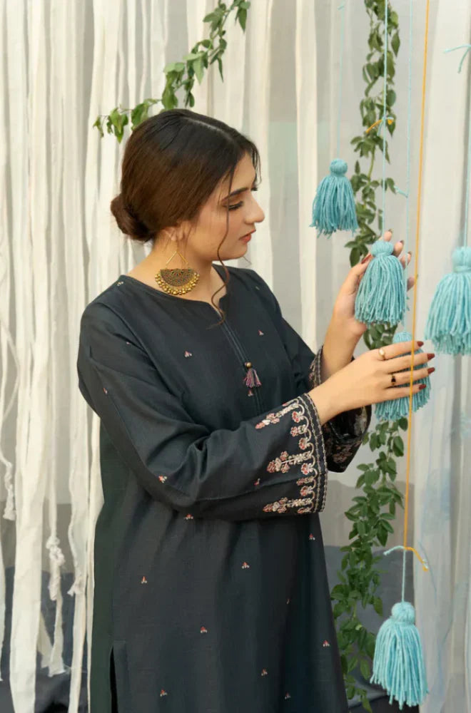 Urge D#021 – Luxury 3pc Dhanak Suit with Wool Shawl